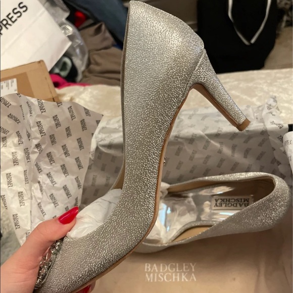 Badgley Mischka Silver Carrie Embellished Kitten Heels Size 7 - Picture 4 of 12